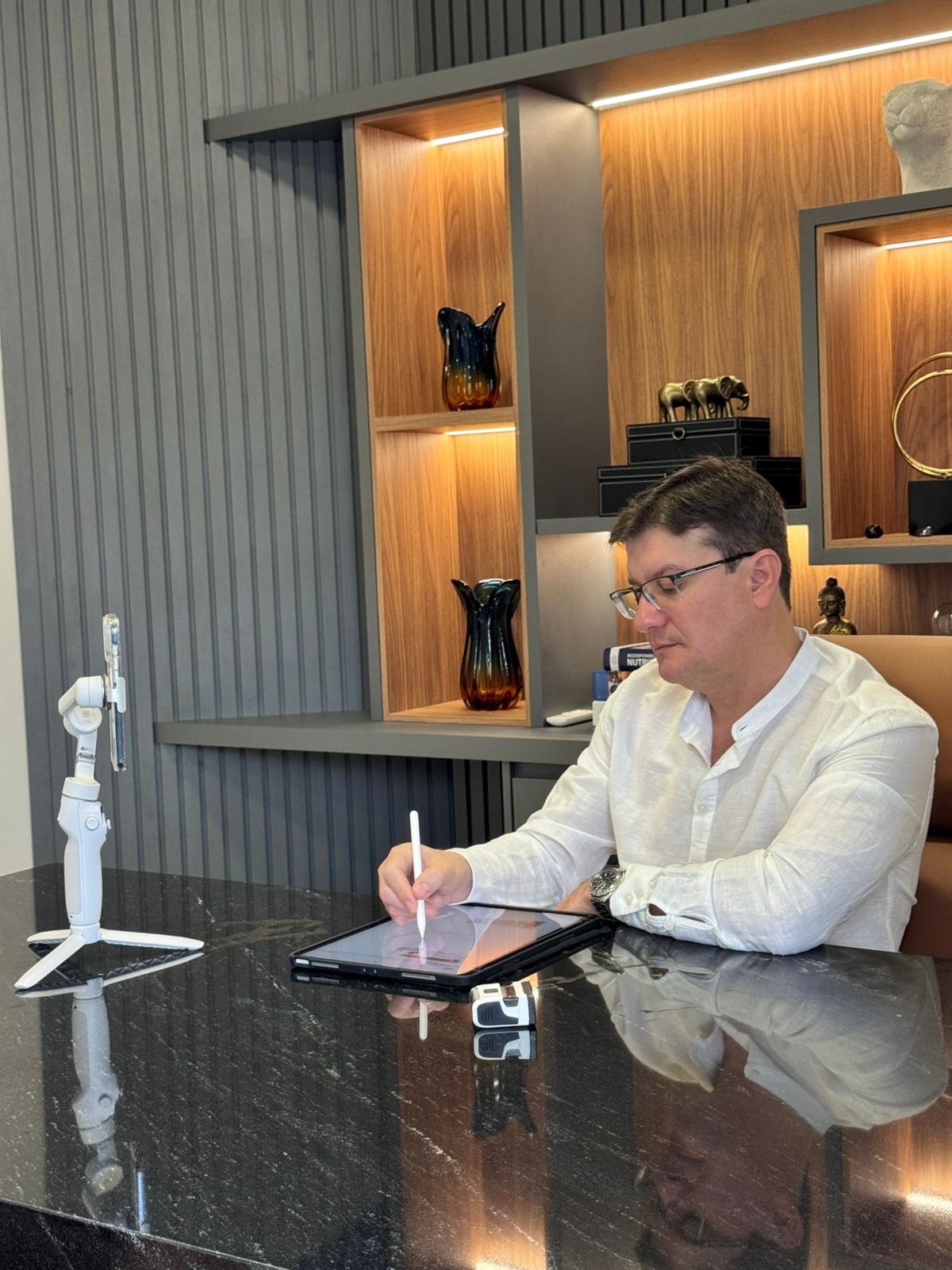 Dr. Ulisses Lopes em seu consultório